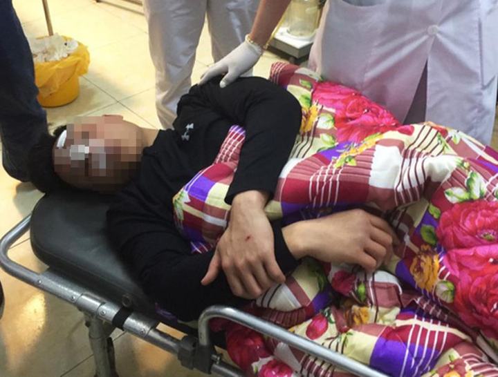 Đánh bác sĩ gãy sống mũi, 5 kẻ côn đồ ở Hải Dương bị xử phạt 175 tháng tù - 2