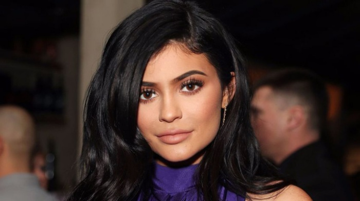 Forbes tước danh hiệu tỉ phú, tố siêu mẫu Kylie Jenner nói dối - 1