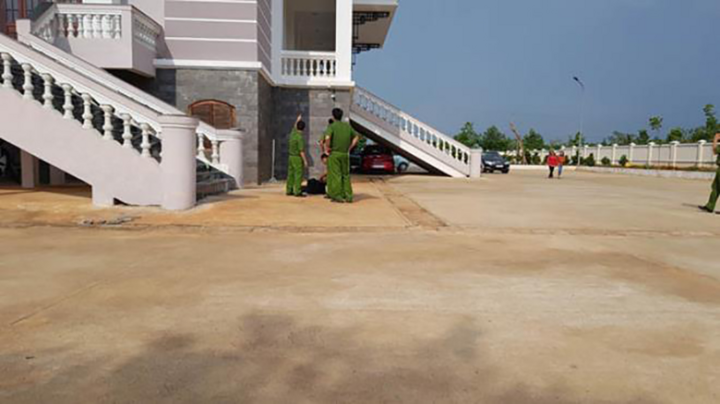 Trực tiếp: Bình Phước họp báo vụ bị cáo nghi nhảy lầu tự tử ở tòa án - 1