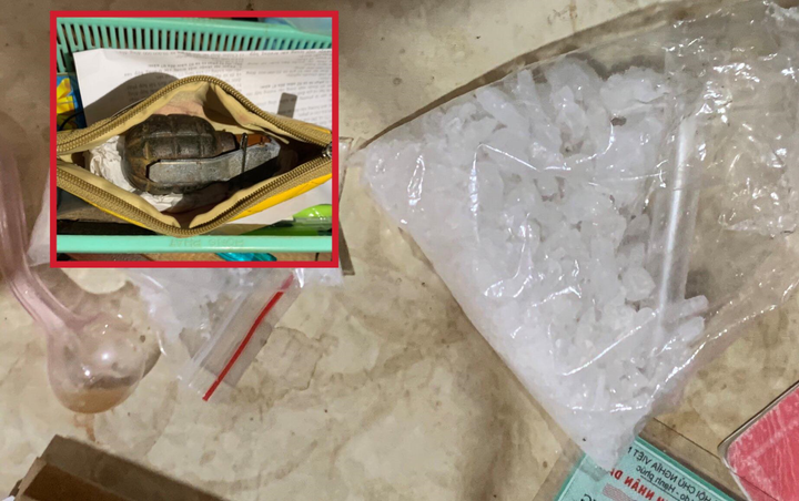 Cả gan tàng trữ ma tuý, lựu đạn, kiếm Nhật, áo giáp chống đạn trong nhà - 2