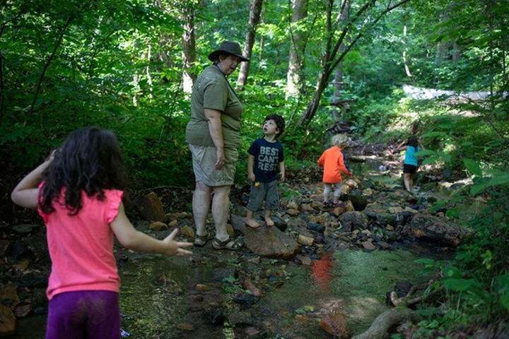 Trường học tại Mỹ được hoạt động trong rừng mùa COVID-19 - 2