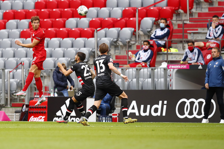 Vòng 29 Bundesliga: Bayern Munich thắng đậm, bỏ xa Dortmund 10 điểm - 1