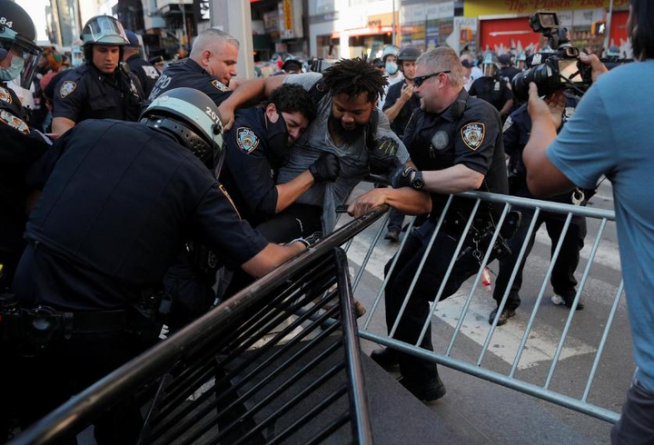 Biểu tình ở Minnesota: 80% người bị bắt trong cuộc đụng độ là người ngoài bang - 1