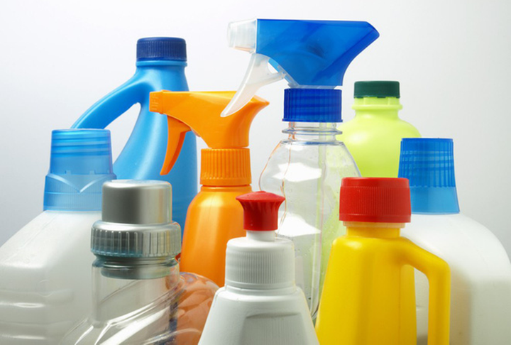 Bé uống nhầm chất tẩy rửa, dầu hỏa: Sơ cứu và phòng tránh thế nào? - 1