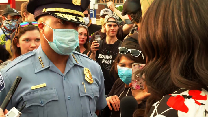 Cảnh sát trưởng Minneapolis xin lỗi gia đình nạn nhân George Floyd - 1