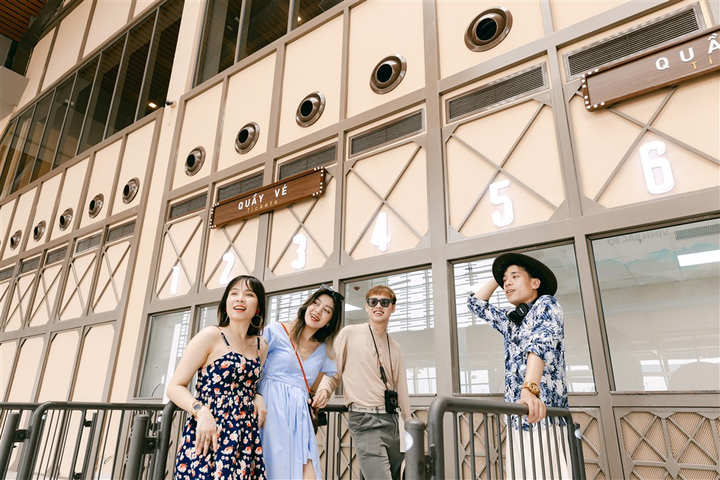 Du khách phấn khích với tuyến cáp treo 3 dây hiện đại tại Hải Phòng - 7