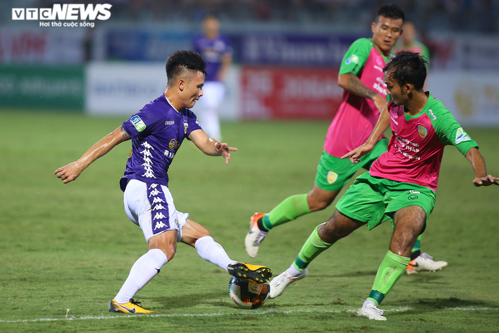 Hậu vệ bao vây, lăn xả vẫn không cản được Hùng Dũng, Quang Hải, Thành Lương - 8