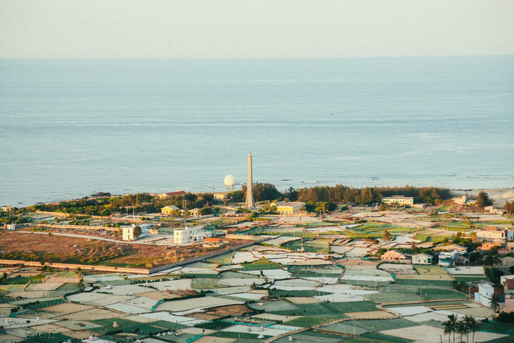 Khám phá vẻ hoang sơ, hùng vĩ của huyện đảo giữa lòng biển cả - 1