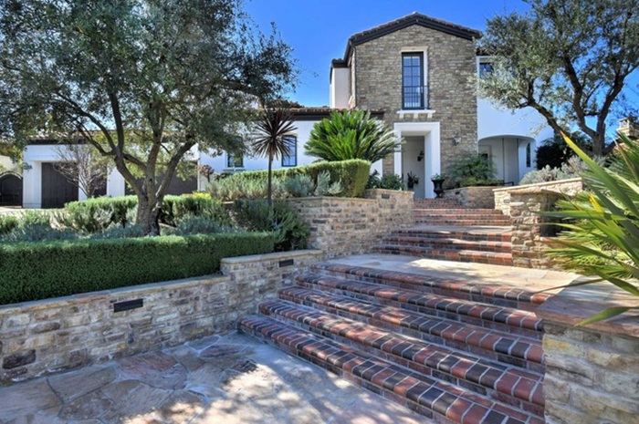 Khối bất động sản đồ sộ của tỷ phú vừa bị Forbes tước danh hiệu - 1