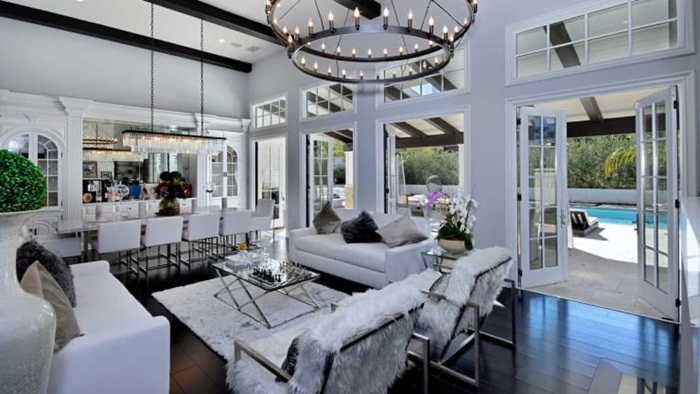 Khối bất động sản đồ sộ của tỷ phú vừa bị Forbes tước danh hiệu - 3