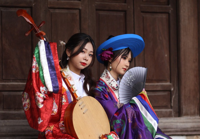 Ấn tượng bộ ảnh kỷ yếu phong cách cổ phục của học sinh trường chuyên - 7