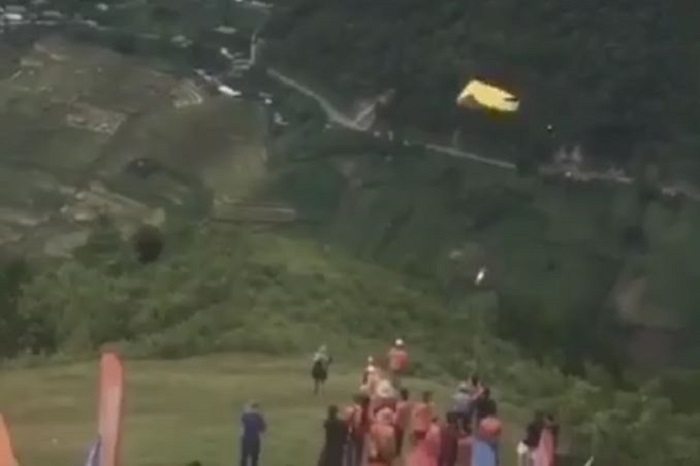 Nguyên nhân phi công người Nga rơi xuống vực trong lễ hội dù lượn ở Yên Bái - 1