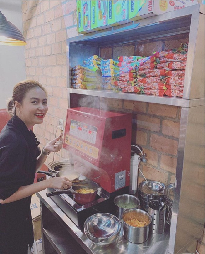 Hoàng Thuỳ Linh và Gil Lê vai kề vai hẹn hò cực tình cảm - 2