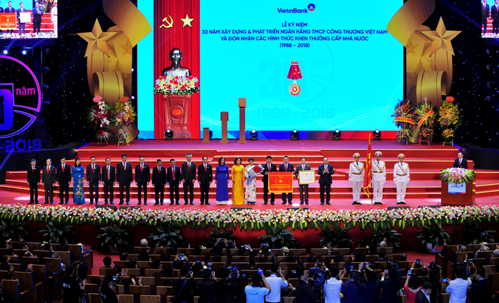 Đảng bộ VietinBank nhiệm kỳ 2015 - 2020: Dấu ấn đổi mới và phát triển - 2