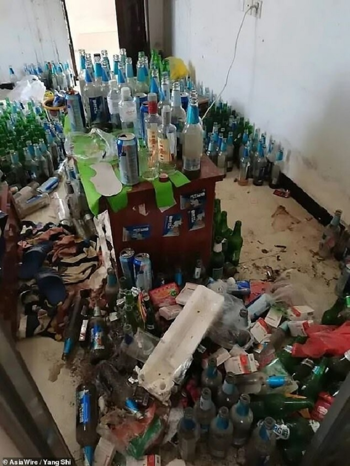 Phòng trọ bẩn khủng khiếp khiến ông chủ muốn ngất xỉu - 1