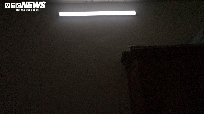 Dân Hải Phòng khốn khổ sống cảnh 'tắt đèn' những ngày nóng bức - 1