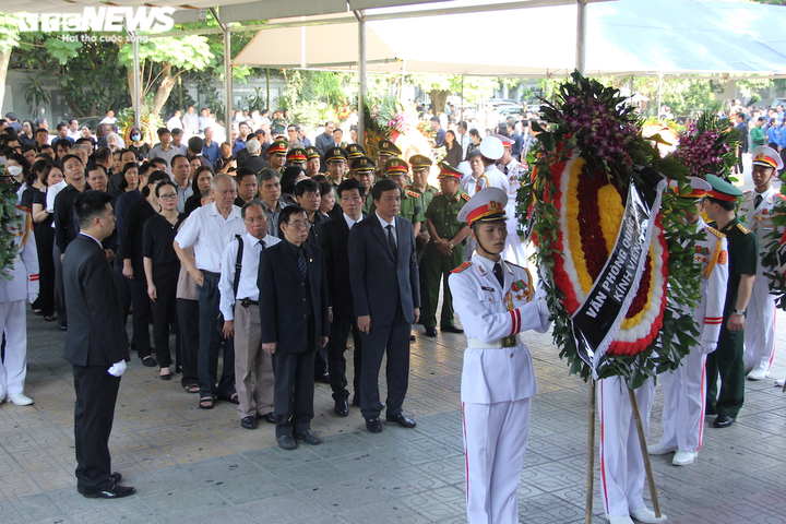 Ảnh: Lãnh đạo Đảng, Nhà nước viếng nguyên Chủ nhiệm Văn phòng Quốc hội Vũ Mão - 15