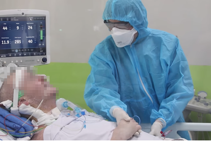 Phi công người Anh có khả năng phục hồi 50%, Tổng Lãnh sự quán Anh vừa vào thăm - 1