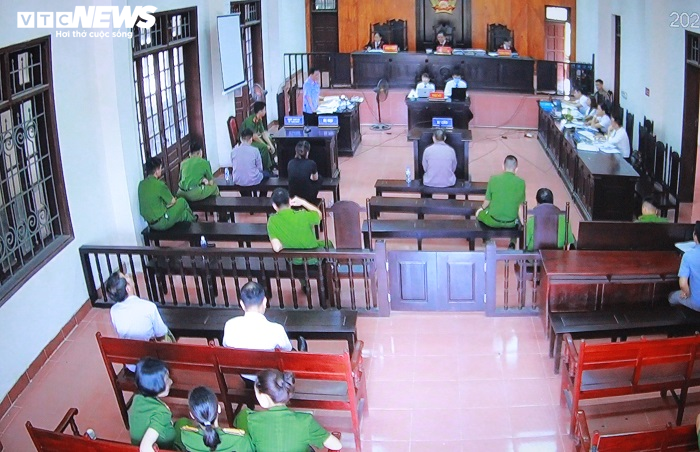 Xét xử vụ container đâm Innova đi lùi: Mâu thuẫn từ lời khai của tài xế - 1