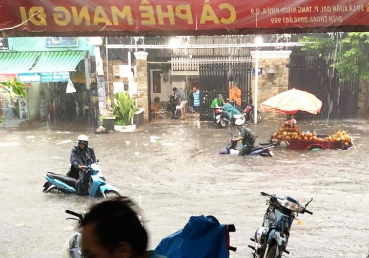 Những nơi cứ mưa là ngập ở TP.HCM - 8