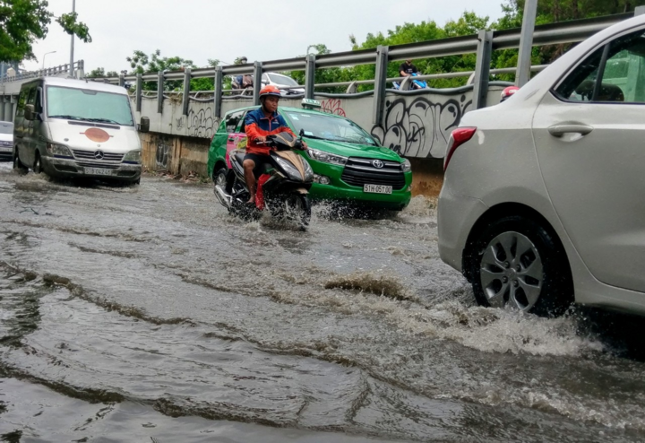 Những nơi cứ mưa là ngập ở TP.HCM - 4