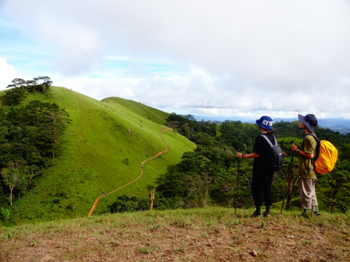 Cú chết hụt trên cung đường trek đẹp nhất Việt Nam - 1
