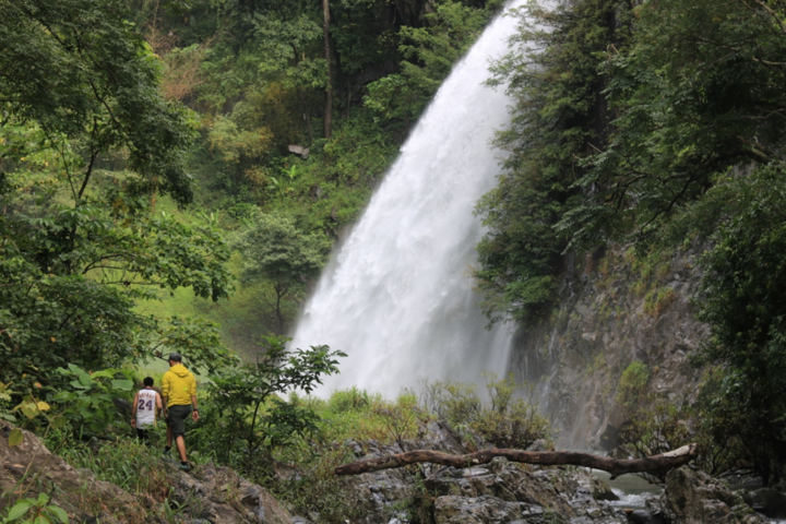 Cú chết hụt trên cung đường trek đẹp nhất Việt Nam - 19