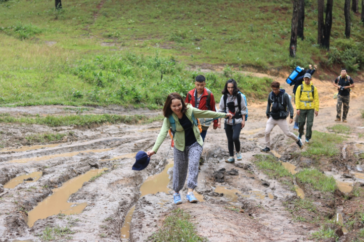 Cú chết hụt trên cung đường trek đẹp nhất Việt Nam - 3