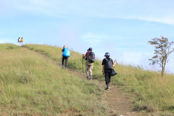 Cú chết hụt trên cung đường trek đẹp nhất Việt Nam - 4