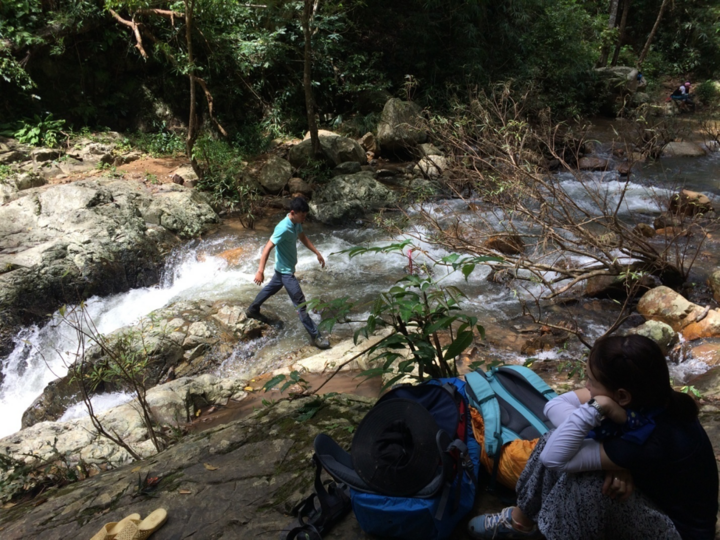 Cú chết hụt trên cung đường trek đẹp nhất Việt Nam - 9
