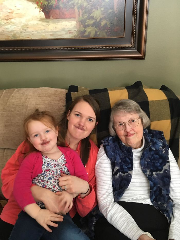 Dân mạng đua nhau khoe ảnh giống bà ngoại như chị em sinh đôi - 8