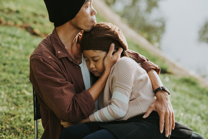 Bộ ảnh ông bố đơn thân cùng con gái 'đốn tim' cộng đồng mạng - 4