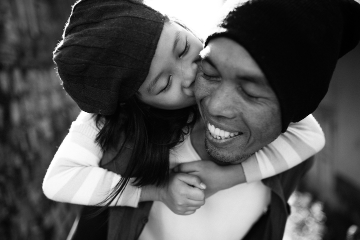 Bộ ảnh ông bố đơn thân cùng con gái 'đốn tim' cộng đồng mạng - 5