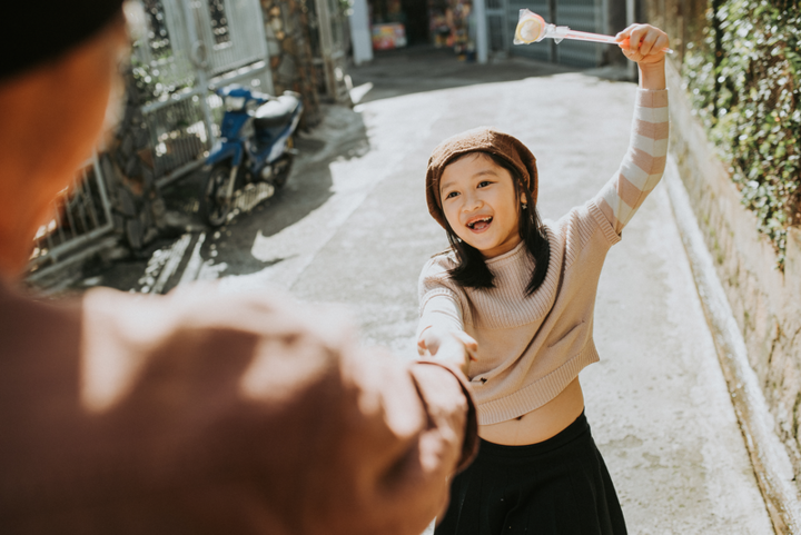 Bộ ảnh ông bố đơn thân cùng con gái 'đốn tim' cộng đồng mạng - 7