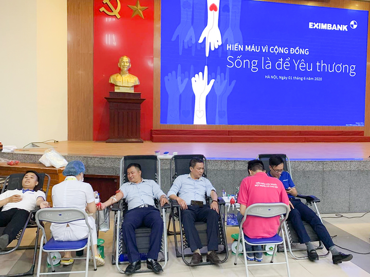 Eximbank tổ chức ngày hội hiến máu nhân đạo 'Sống là để yêu thương' - 3