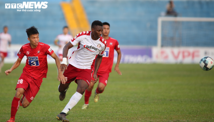 Phi Sơn chơi mờ nhạt, HLV Chung Hae Seong nói gì? - 2