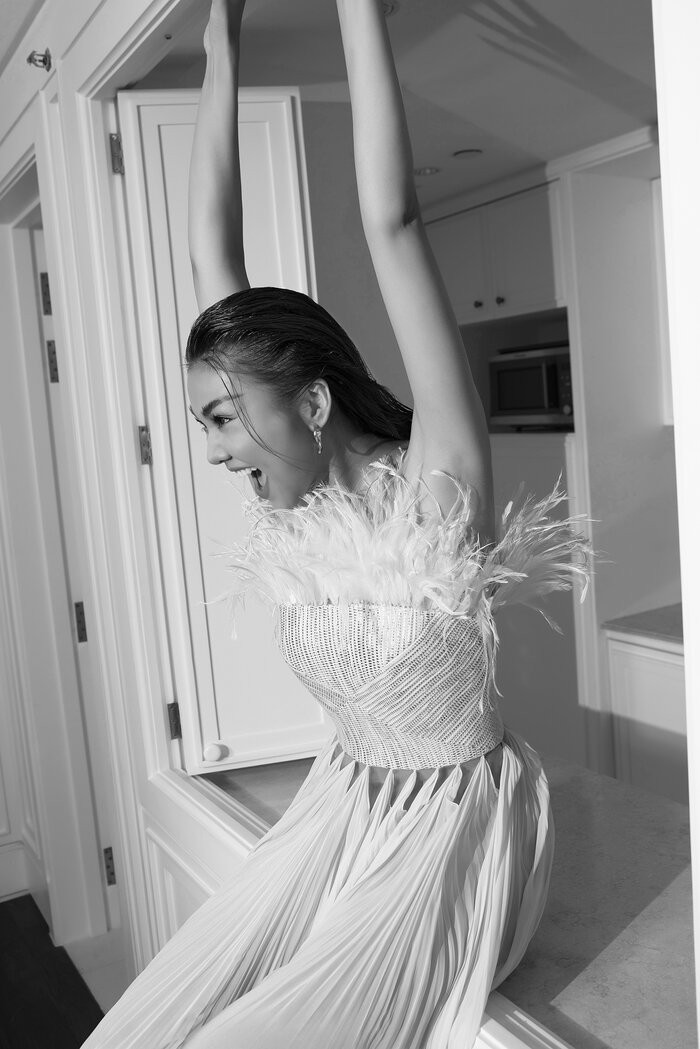 Hà Hồ, Thanh Hằng xuất hiện lộng lẫy trên tạp chí Vogue - 8