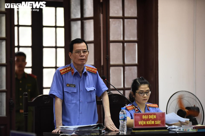 Container đâm Innova đi lùi: Luật sư hỏi về công văn gỡ tội, VKS từ chối trả lời - 1