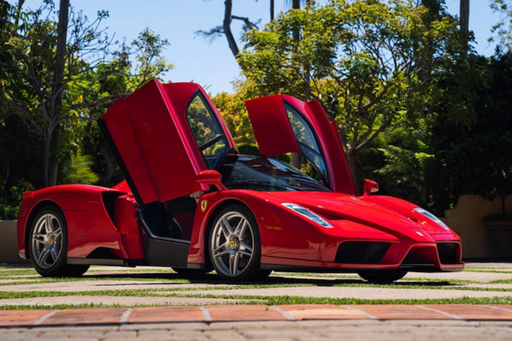  Ferrari Enzo lập kỷ lục đấu giá trực tuyến với 2,64 triệu USD - 1