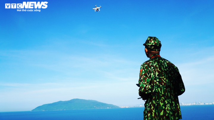 Biên phòng Đà Nẵng dùng flycam truy bắt tên giết người trốn trại Triệu Quân Sự - 1