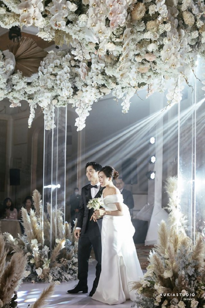 Công Phượng khoe ảnh đính hôn rạng ngời hạnh phúc bên cô dâu xinh đẹp - 1