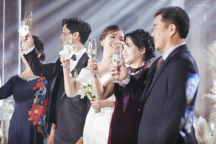 Công Phượng khoe ảnh đính hôn rạng ngời hạnh phúc bên cô dâu xinh đẹp - 6