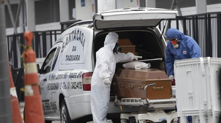 Brazil xóa sạch số liệu COVID-19 - 1