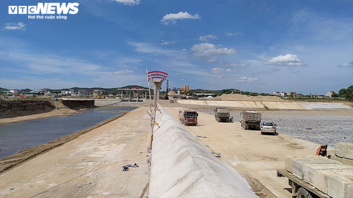 Đập nước ở Nghệ An vỡ giữa trời nắng hạn: Gần 25.000 dân mất nước sinh hoạt - 3