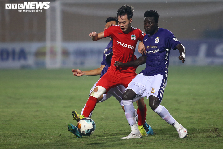 Xuân Trường lặng lẽ trên khán đài, một mình Tuấn Anh không gánh nổi HAGL - 2