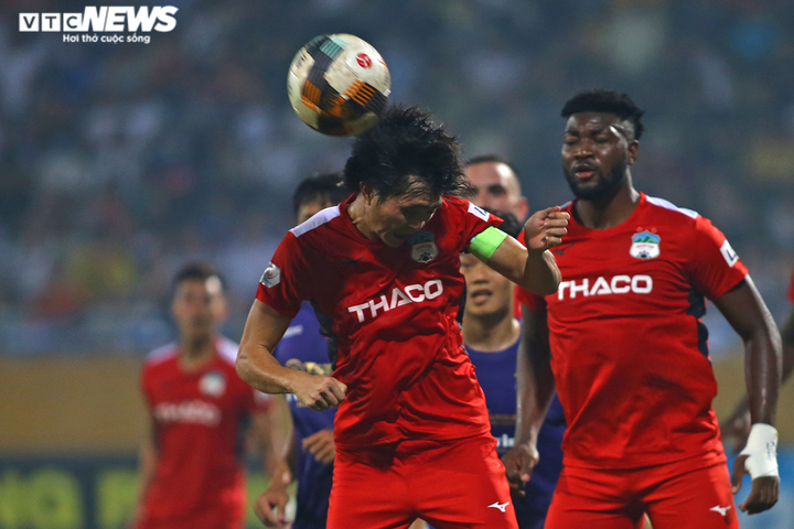 Xuân Trường lặng lẽ trên khán đài, một mình Tuấn Anh không gánh nổi HAGL - 8