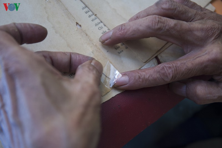 Ông lão Sài Gòn 40 năm 'chữa bệnh' cho sách cũ - 5