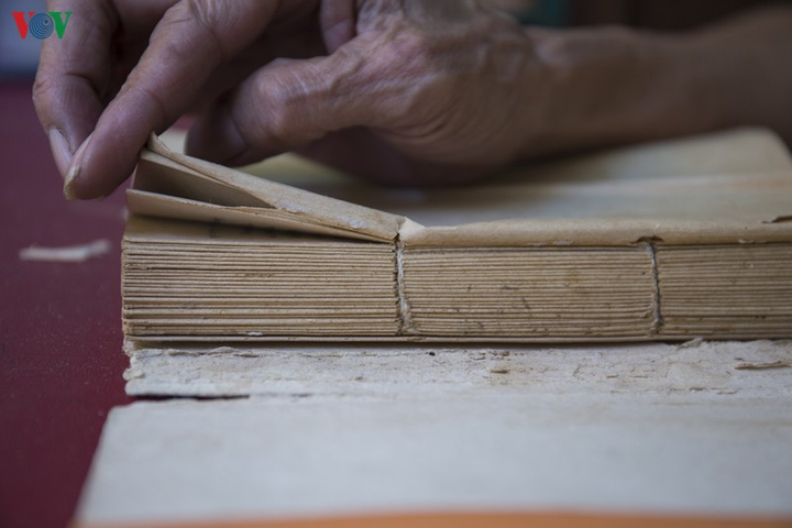 Ông lão Sài Gòn 40 năm 'chữa bệnh' cho sách cũ - 8