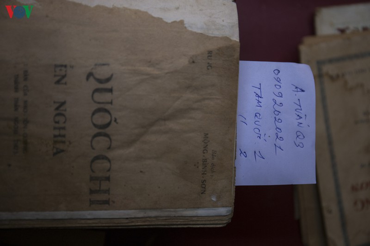 Ông lão Sài Gòn 40 năm 'chữa bệnh' cho sách cũ - 9