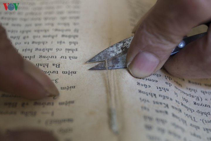 Ông lão Sài Gòn 40 năm 'chữa bệnh' cho sách cũ - 11